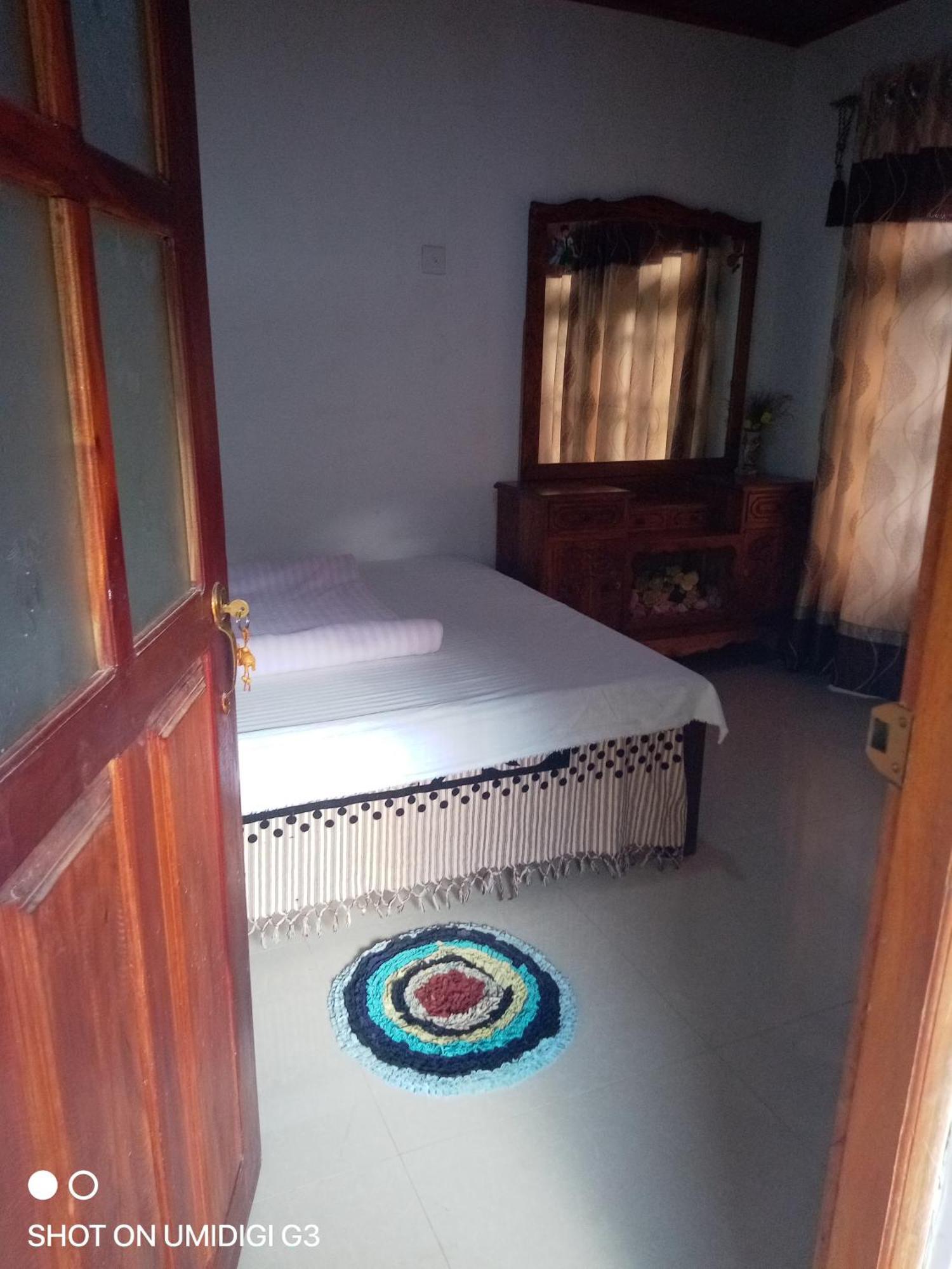 Milan Home Stay Ella Rum bild